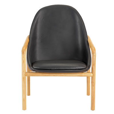 美しい食堂の快適な現代着席の椅子および強い出現